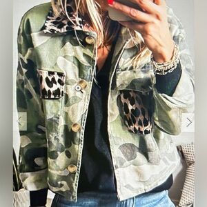 Green camo leopard patchwork flap pocket cropped jacket